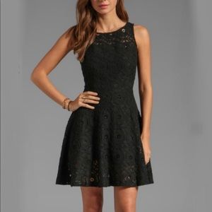 BB DAKOTA Lace Dress Fit & Flare Sleeveless Round Neck Zip Navy Blue Lined Sz 8